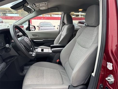 Used 2024 Toyota Sienna LE image 25
