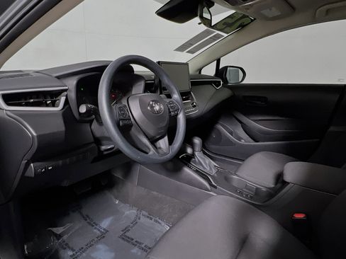Used 2025 Toyota Corolla LE FWD image 30