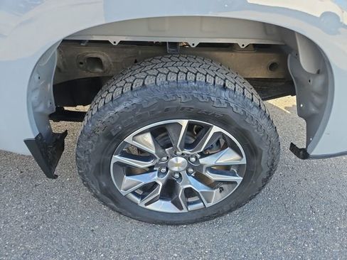 Used 2024 Chevrolet Silverado 1500 LT image 21