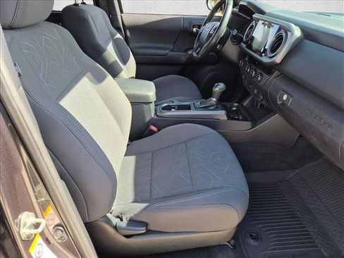 Used 2017 Toyota Tacoma TRD Sport w/ Tow Package RWD image 19