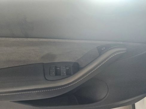 Used 2022 Tesla Model Y Long Range image 12