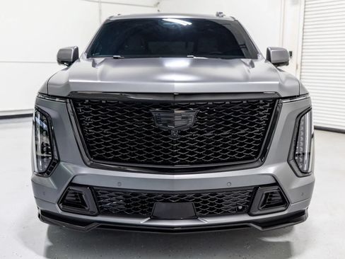 Used 2026 Cadillac Escalade V w/ LPO, Onyx Lite Package AWD/4WD image 4