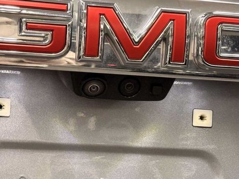 Used 2023 GMC Acadia Denali w/ Denali Technology Package FWD image 9