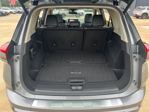 Certified 2025 Nissan Rogue SL w/ SL Premium Package FWD image 32