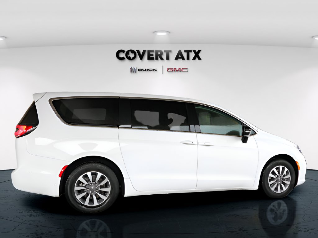 Used 2024 Chrysler Pacifica Limited FWD image 7
