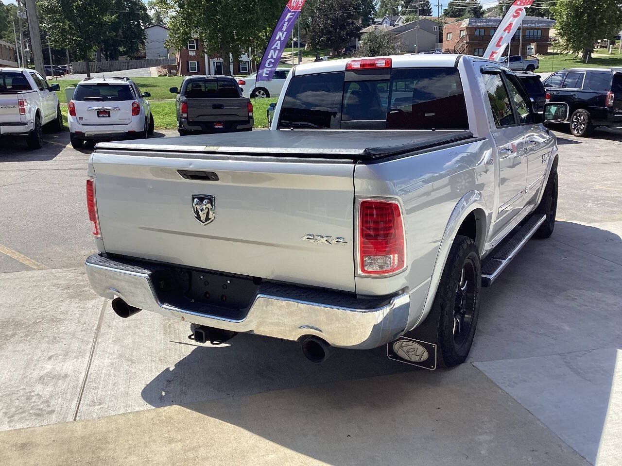 Used 2018 RAM 1500 Laramie w/ Convenience Group AWD/4WD image 4