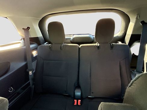 Used 2022 Ford Explorer XLT image 24