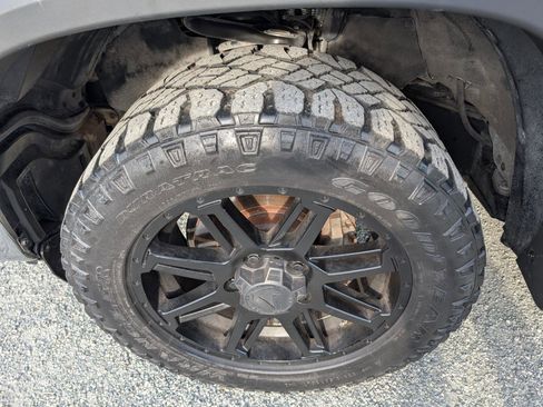 Used 2017 Toyota Tundra SR5 w/ SR5 Upgrade Package image 12