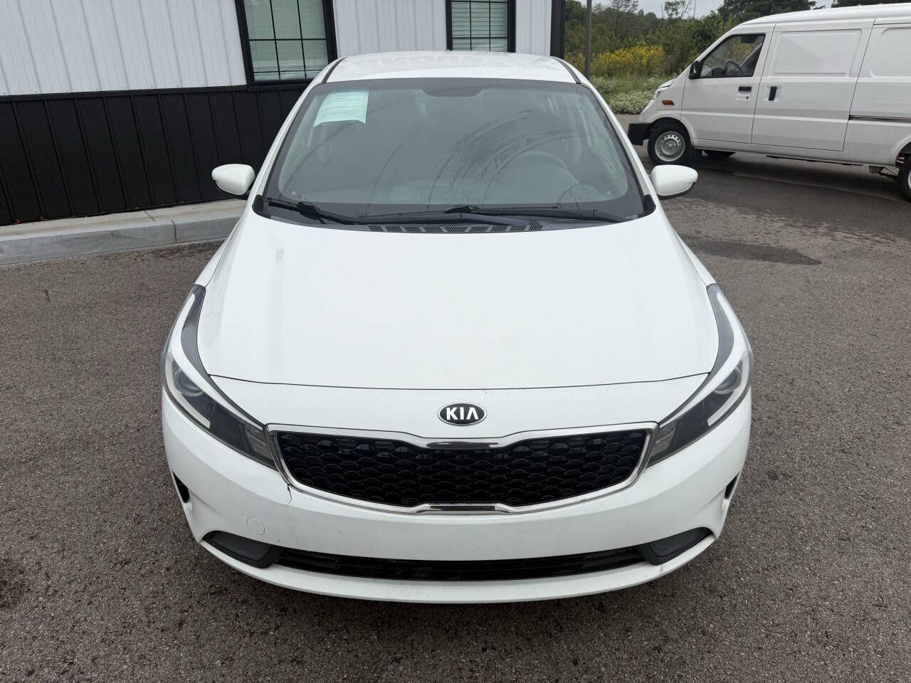 Used 2017 Kia Forte LX FWD image 3