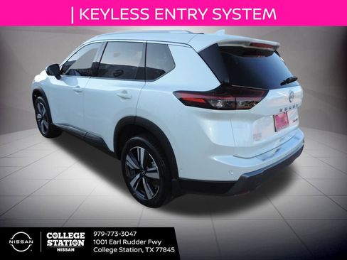 Used 2025 Nissan Rogue SL image 6