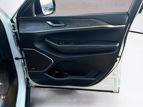 Used 2022 Jeep Grand Cherokee Limited 4xe w/ Luxury Tech Group II image 34