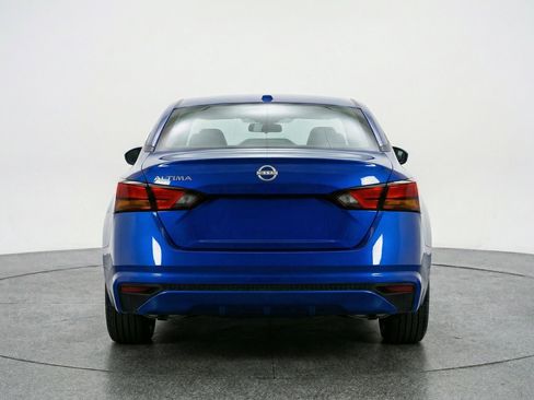 Used 2025 Nissan Altima 2.5 SV image 7