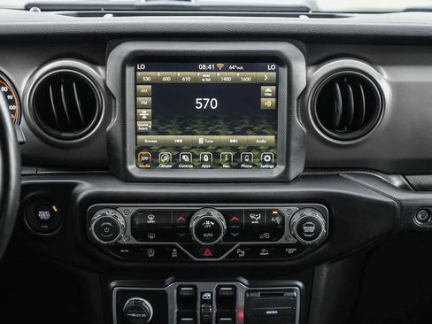 Used 2021 Jeep Gladiator Sport image 13