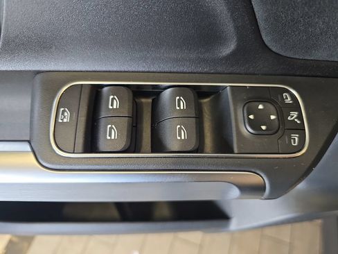 Used 2022 Mercedes-Benz GLB 250 4MATIC image 31