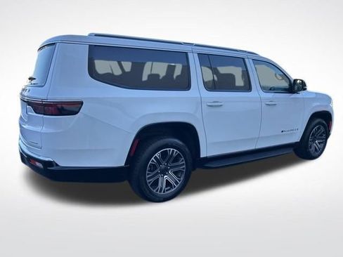 Used 2024 Jeep Wagoneer L Series II w/ Flexible Seating Group image 7