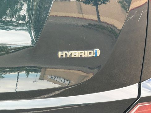 Used 2018 Toyota RAV4 LE AWD/4WD image 26
