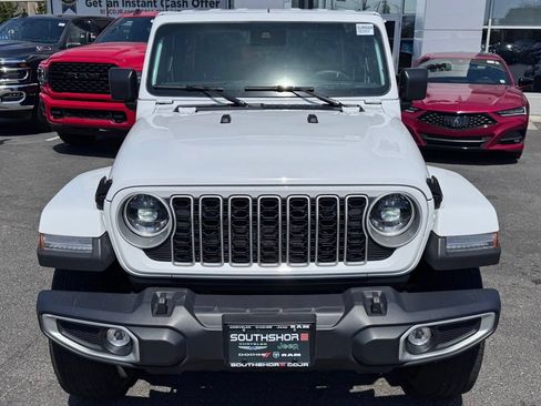 Used 2025 Jeep Wrangler Unlimited Sahara AWD/4WD image 2