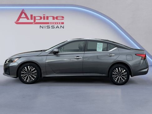 Used 2023 Nissan Altima 2.5 SV image 2
