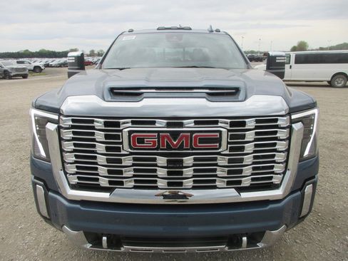 New 2026 GMC Sierra 3500 Denali w/ Denali Reserve Package AWD/4WD image 12