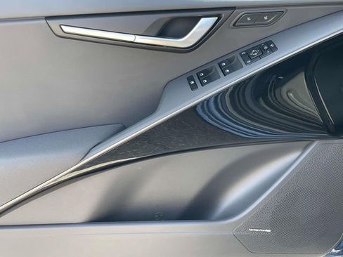 Certified 2025 Kia Niro SX Touring image 23