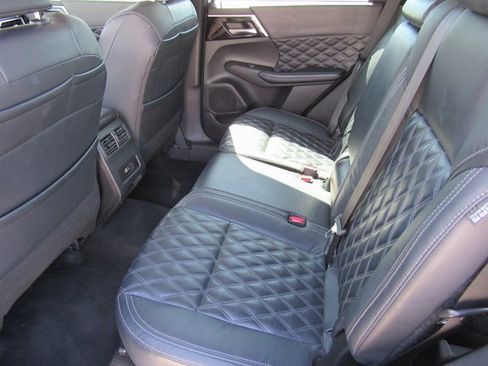 Used 2022 Mitsubishi Outlander SEL image 12