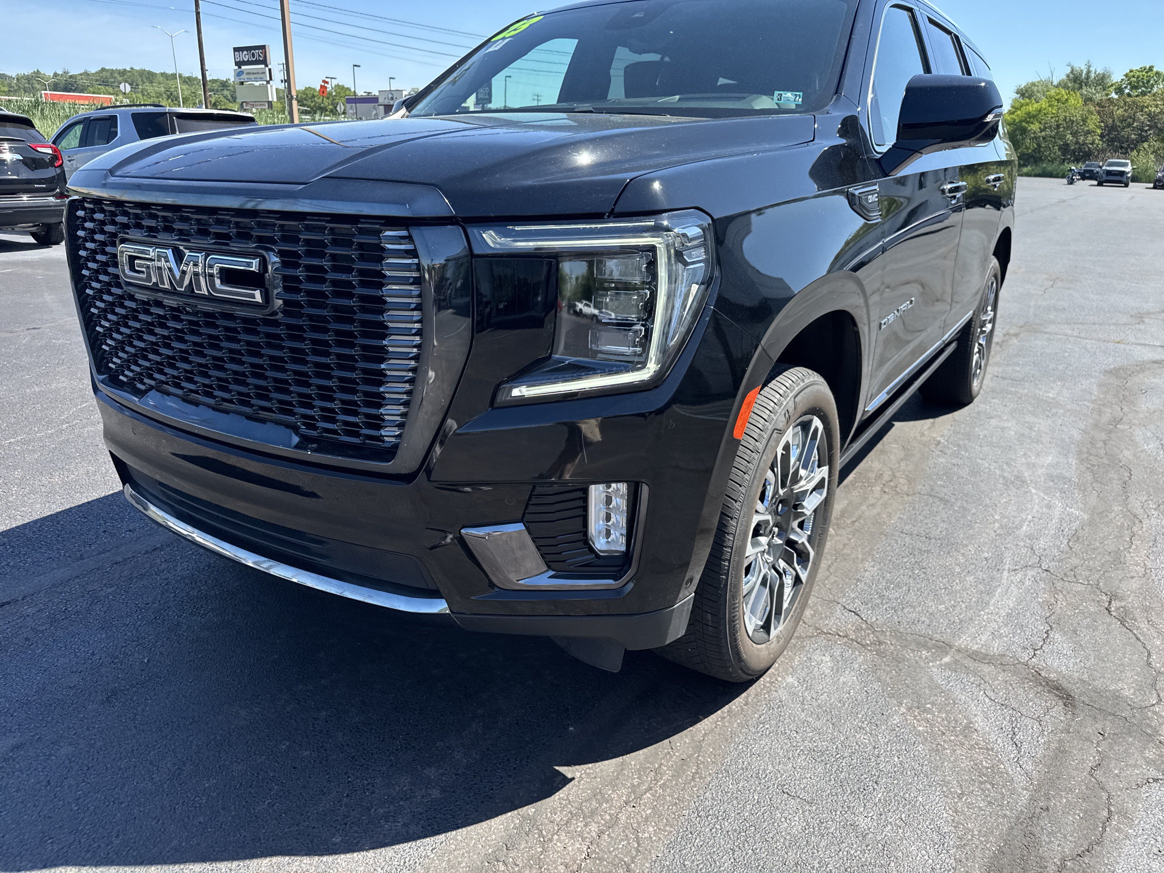 Used 2023 GMC Yukon Denali Ultimate AWD/4WD image 10