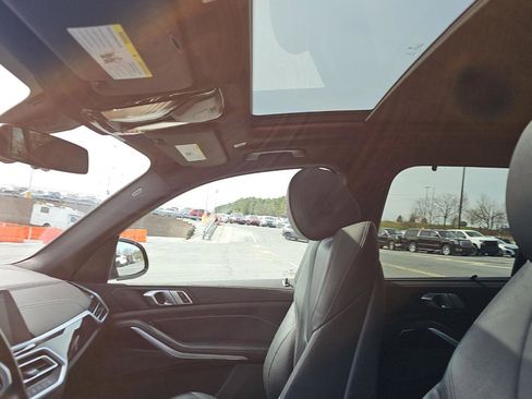 Used 2022 BMW X5 xDrive40i w/ Premium Essential Package image 19