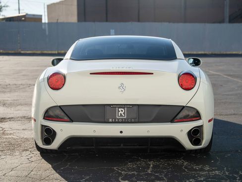 Used 2014 Ferrari California image 10