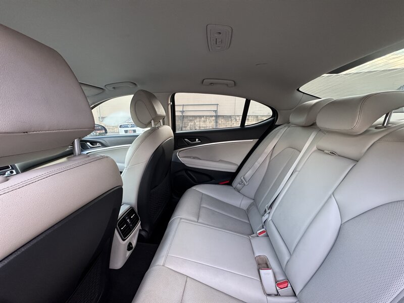 Used 2019 Genesis G70 2.0T Advanced RWD image 28