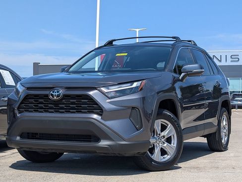 Used 2025 Toyota RAV4 XLE w/ Convenience Package FWD image 2
