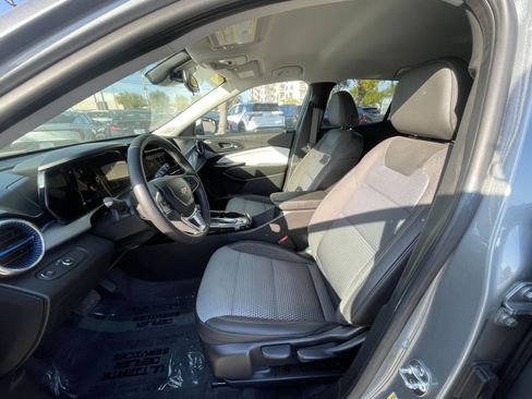 Used 2025 Chevrolet Trax LT w/ LT Convenience Package FWD image 28