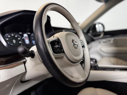 Used 2018 Volvo XC90 T6 Momentum w/ Convenience Package image 12