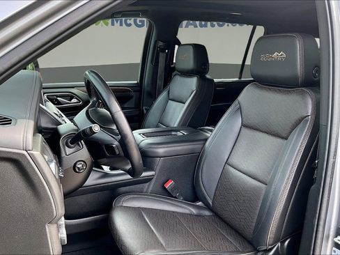 Used 2021 Chevrolet Suburban High Country w/ Premium Package AWD/4WD image 21