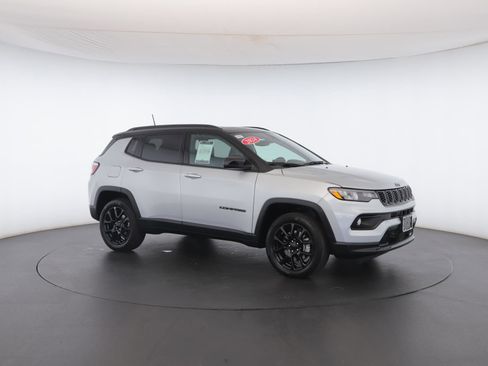 Used 2024 Jeep Compass Latitude w/ Sun and Sound Group image 38