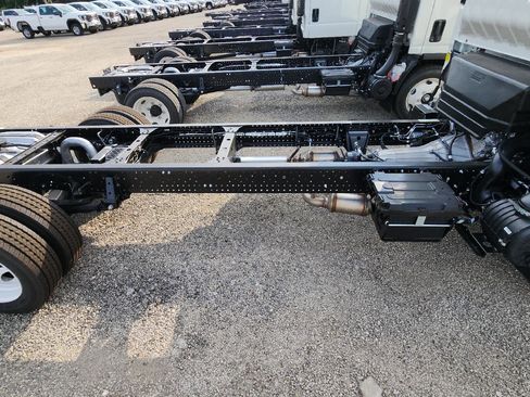 New 2025 Chevrolet Low Cab Forward image 4