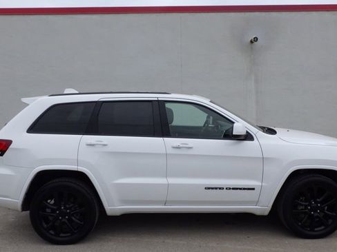 Used 2018 Jeep Grand Cherokee Altitude image 5