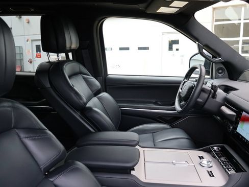 Used 2025 Lincoln Navigator Reserve w/ Jet Appearance Package AWD/4WD image 9
