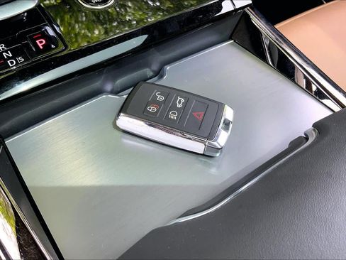Used 2025 Land Rover Range Rover Sport Dynamic SE AWD/4WD image 15