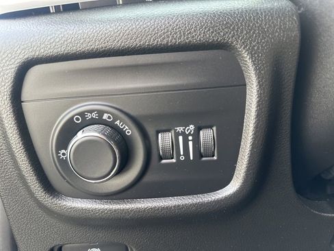 Used 2023 Jeep Grand Cherokee L Laredo w/ Luxury Tech Group I AWD/4WD image 17