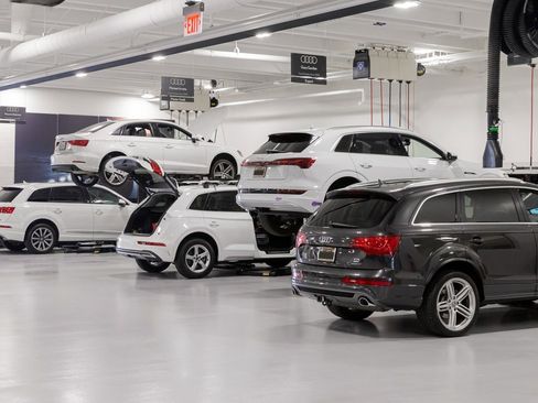 Used 2024 Audi Q4 e-tron Premium Plus w/ Premium Plus AWD/4WD image 35