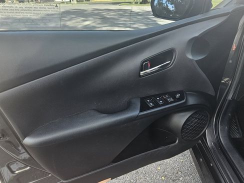 Used 2017 Toyota Prius Prime Advanced image 12