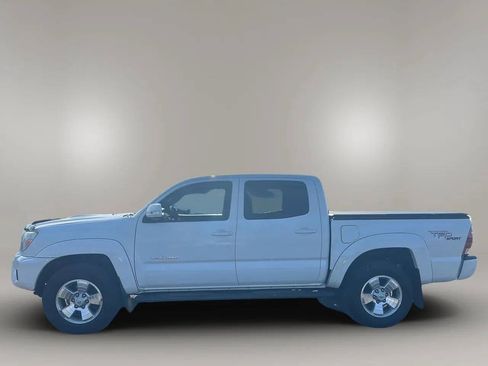 Used 2013 Toyota Tacoma 4x4 Double Cab w/ TRD Sport Pkg image 4
