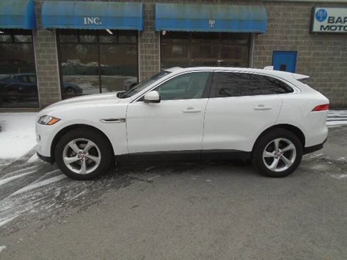 Used 2019 Jaguar F-PACE Premium image 8