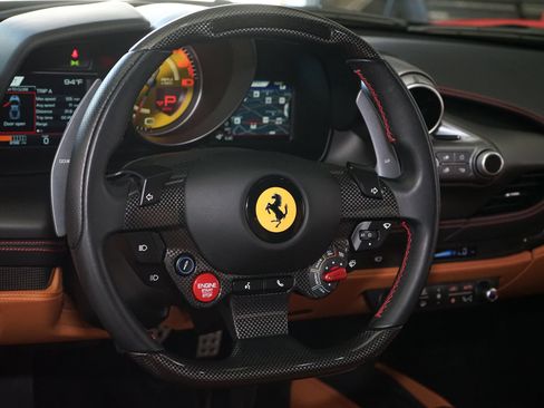 Used 2021 Ferrari F8 Tributo RWD image 13