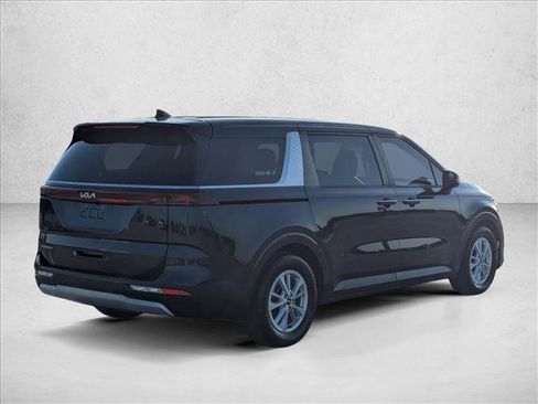 Used 2023 Kia Carnival LX FWD image 5