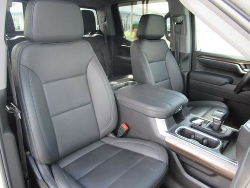 Used 2025 Chevrolet Silverado 1500 LT Trail Boss w/ Convenience Package II image 9