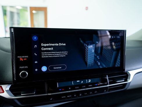 Used 2025 Toyota Sienna XLE image 35