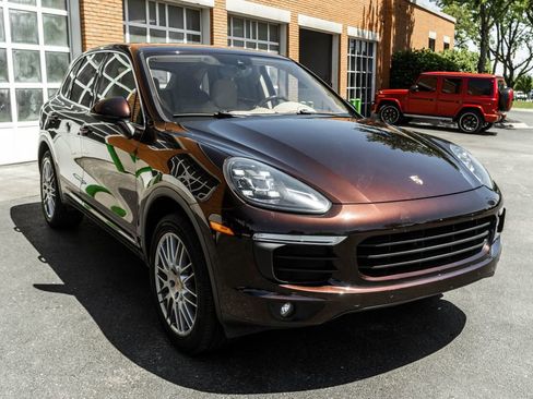 Used 2016 Porsche Cayenne AWD/4WD image 5