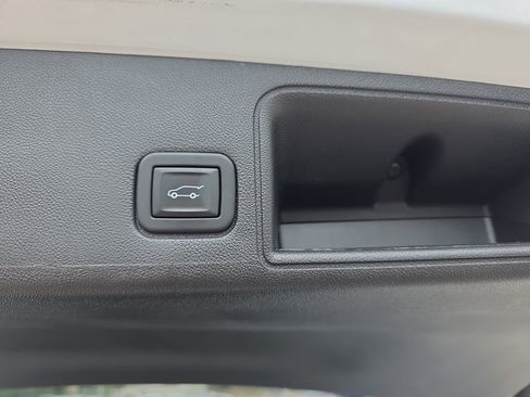 Certified 2024 GMC Terrain SLE w/ Driver Convenience Package FWD image 14