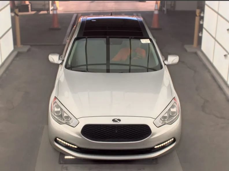Used 2015 Kia K900 Premium w/ Interior Highline Package RWD image 3